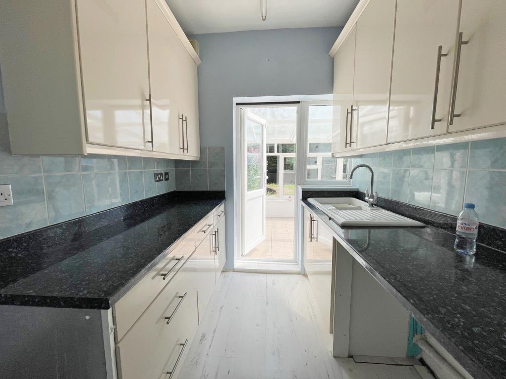 Lot: 27 - THREE-BEDROOM TERRACE HOUSE FOR IMPROVEMENT - kitchen area